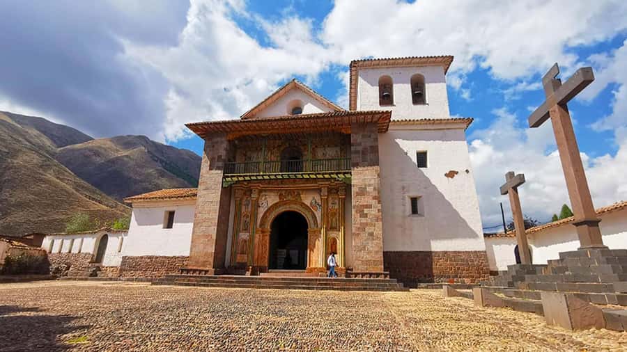 From Cusco: Titicaca lake with the route of the sun in 2 day - Raqchi: the Temple of Wiracocha and Inca-scale ambition