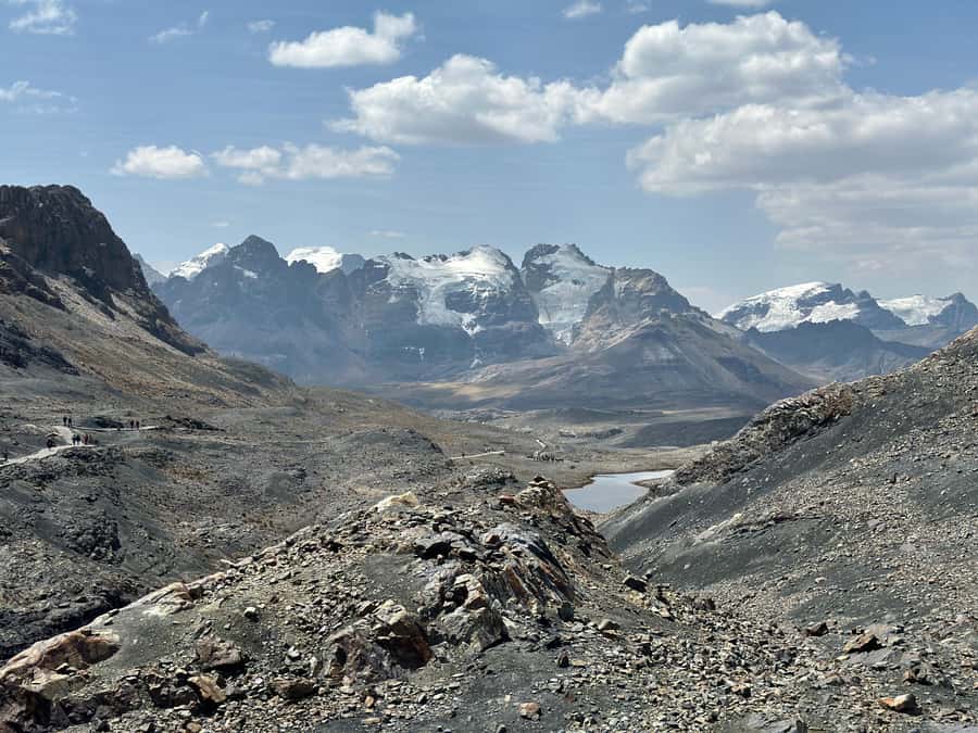 From Huaraz: Tour to the Pastoruri Glacier and Puya Raimondi - The lunch stop at a tourist restaurant: go in with realistic expectations