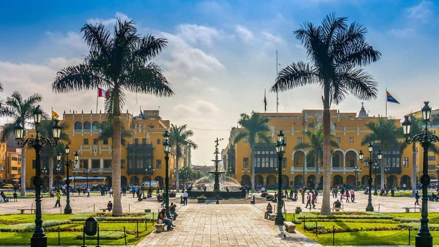 From Lima: City tour - City of the Kings - Downtown Lima on bus and on foot around Plaza Mayor