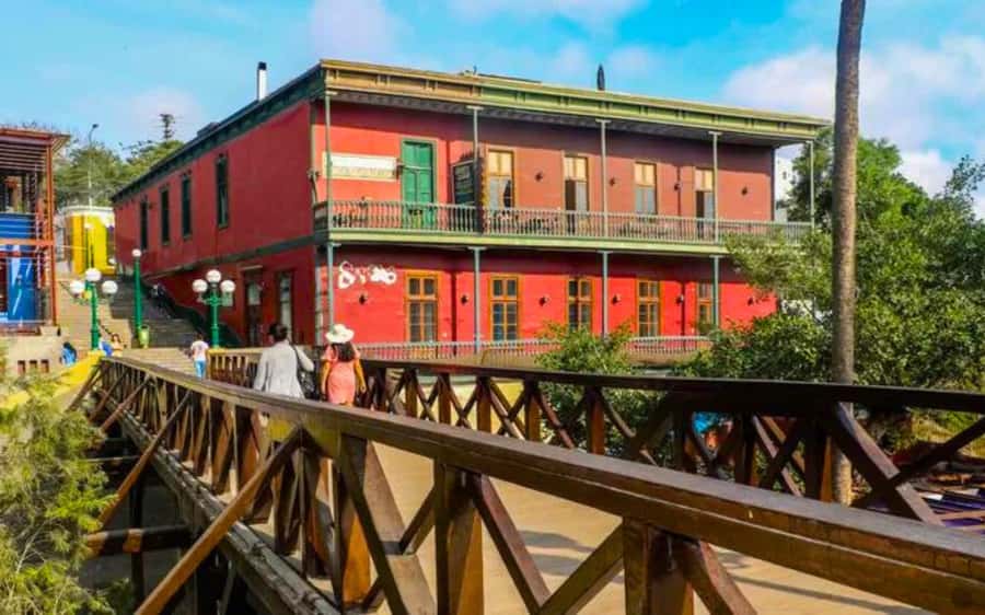 From Lima: Miraflores, Barranco & San Isidro Guided Tour - Why this Miraflores–Barranco–San Isidro loop fits Lima in 3 hours