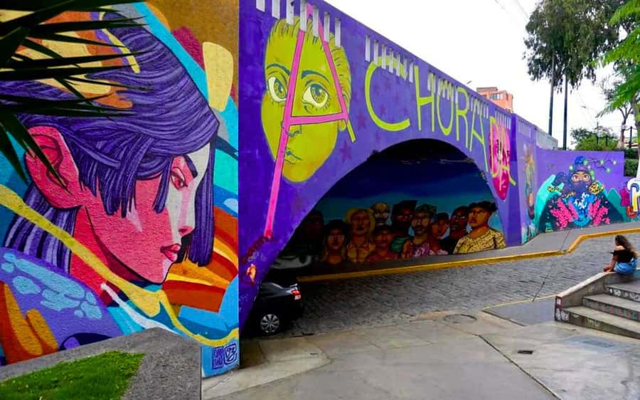 From Lima: Miraflores, Barranco & San Isidro Guided Tour - Price and logistics: what $39 really buys you