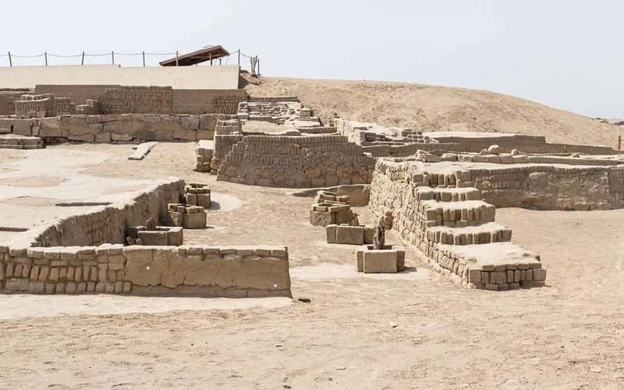 From Lima: Pachacamac Archaeological Site Guided Tour - Why the guided format feels like good value