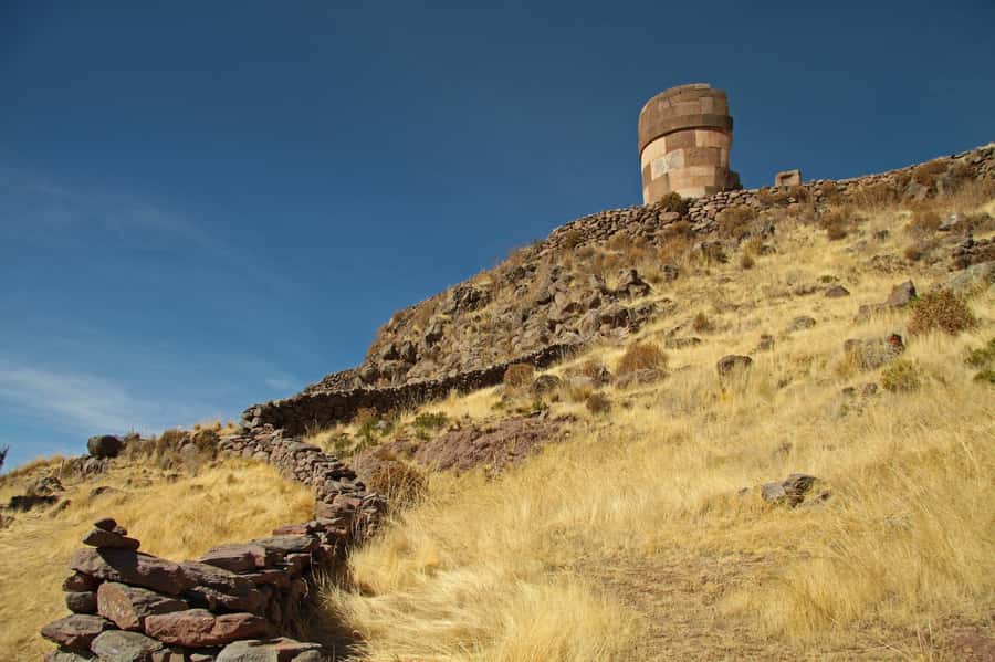 From Puno: 4h tour to Sillustani - Puma Uta viewpoint: your quick “Puno 101” over the rooftops
