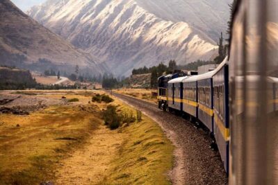 From Puno: Travel to Cusco in Titicaca Train All Inclusive - Inside the Pullman-style carriages: food, drinks, and the observatory bar car