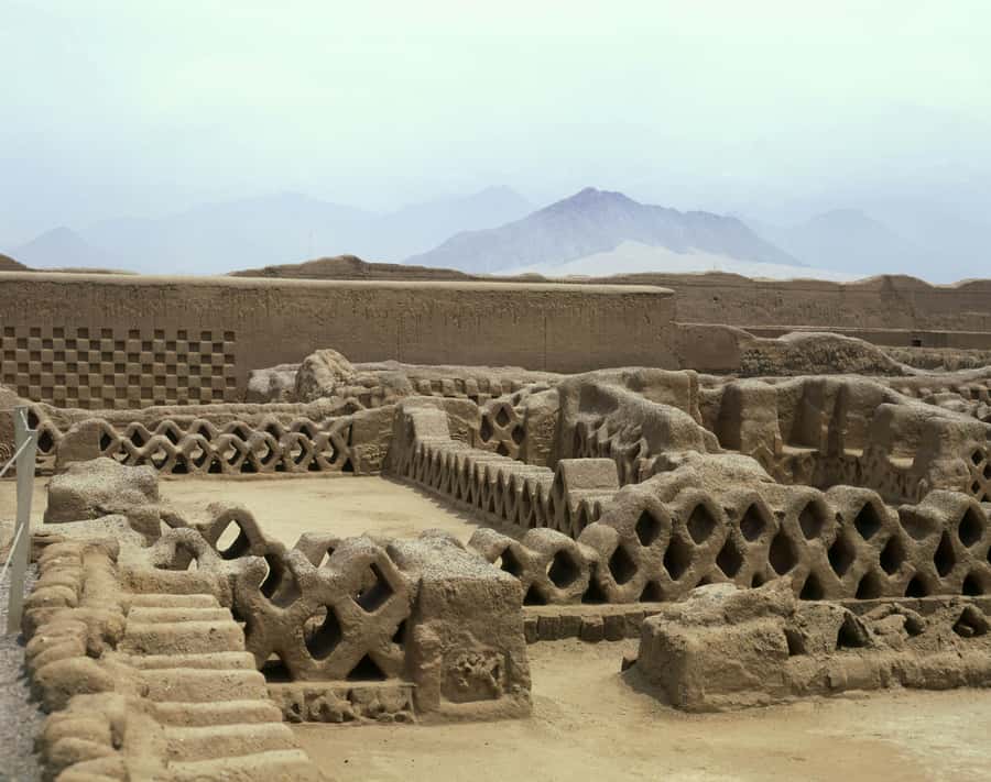 From Trujillo: Temple of the Moon and Sun and Chan Chan - Morning Pickup to Campiña de Moche