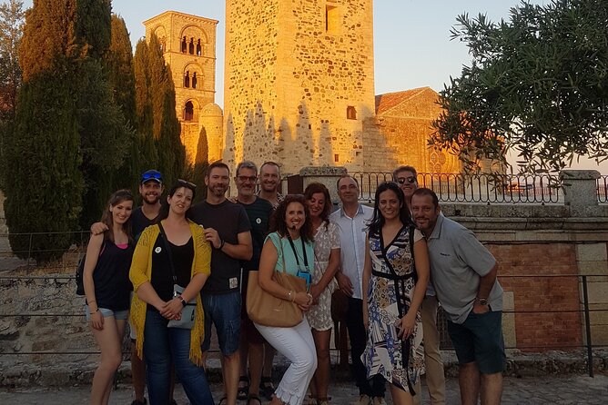 Guided tour in Trujillo at Sunset "El Collector de Atardeceres" - Inside the medieval center: monuments you can actually connect