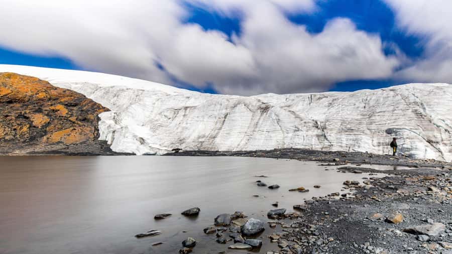 Huaraz-Excursion to the Pastoruri Snows and Puyas Raymondi - Patococha Lagoon en route, then Pumapampa hot springs