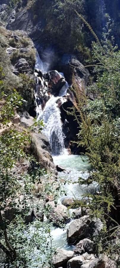 Huaraz: Full Day Rocotuyoc Lagoon + Frozen Lagoon - Don’t miss the human side: Llamaruri cave paintings and Paqcharuri waterfall