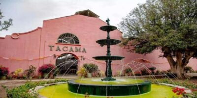 Ica: Tacama Winery and Pisco Tasting Tour with Hotel Pickup - Hotel pickup and en-route storytelling with Sierra Travel