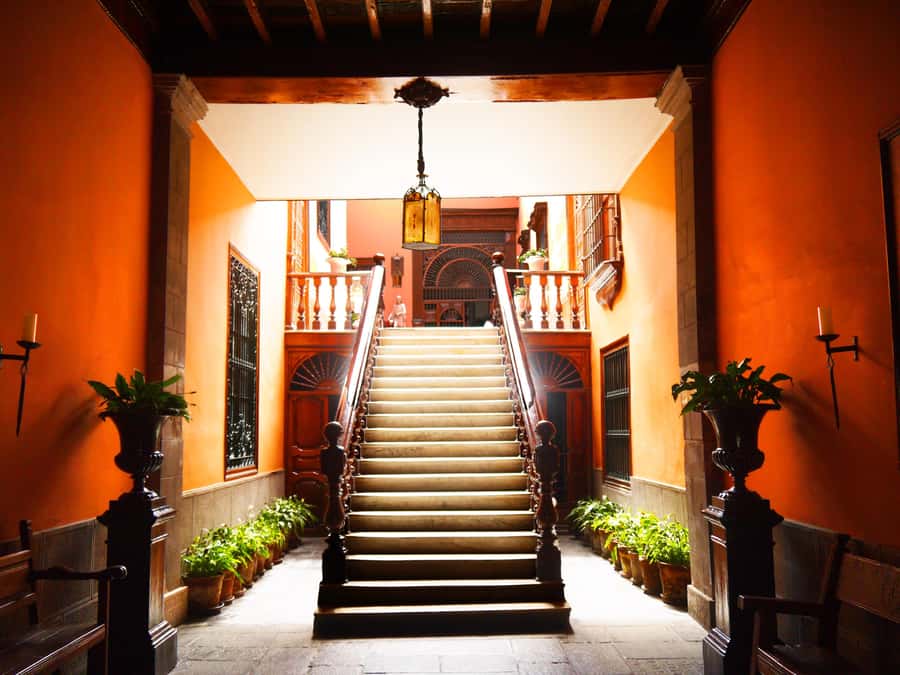 La casa de Aliaga, an alive colonial jewel at Lima center. - Guided by an official house-authorized guide (and what that changes)