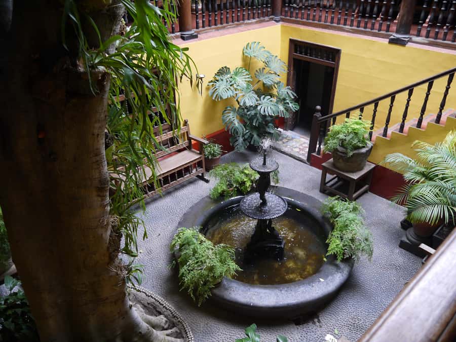 La casa de Aliaga, an alive colonial jewel at Lima center. - Who should book Casa de Aliaga (and who should skip it)