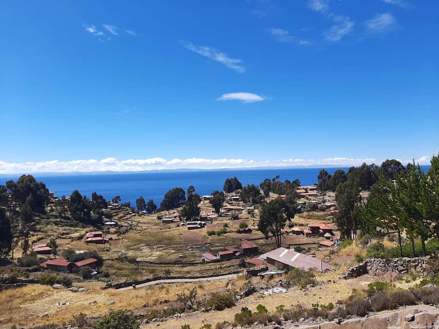 LAKE TITICACA 2-DAY EXCURSION: UROS AMANTANI AND TAQUILE + 3 MEALS - Guide Energy: Why It Matters on a Cultural Trip