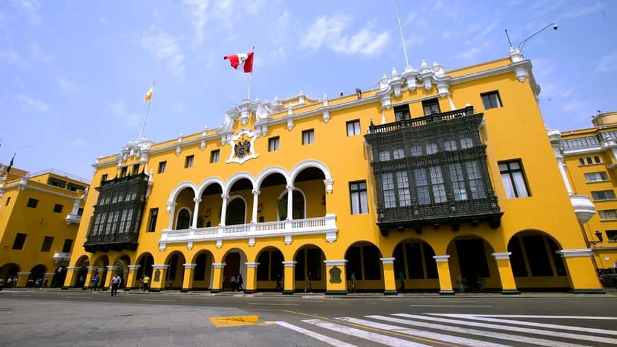 Lima: 7-Day Inca Tour with Flights and Machu Picchu - Day 1 in Lima: Plaza Mayor plus Huaca Pucllana