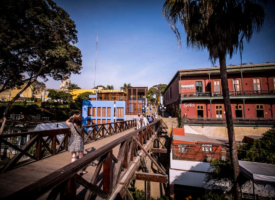 Lima: Barranco and Temple of Pachacamac Half Day Tour - Barranco to Pachacamac: a smart Lima half-day combo