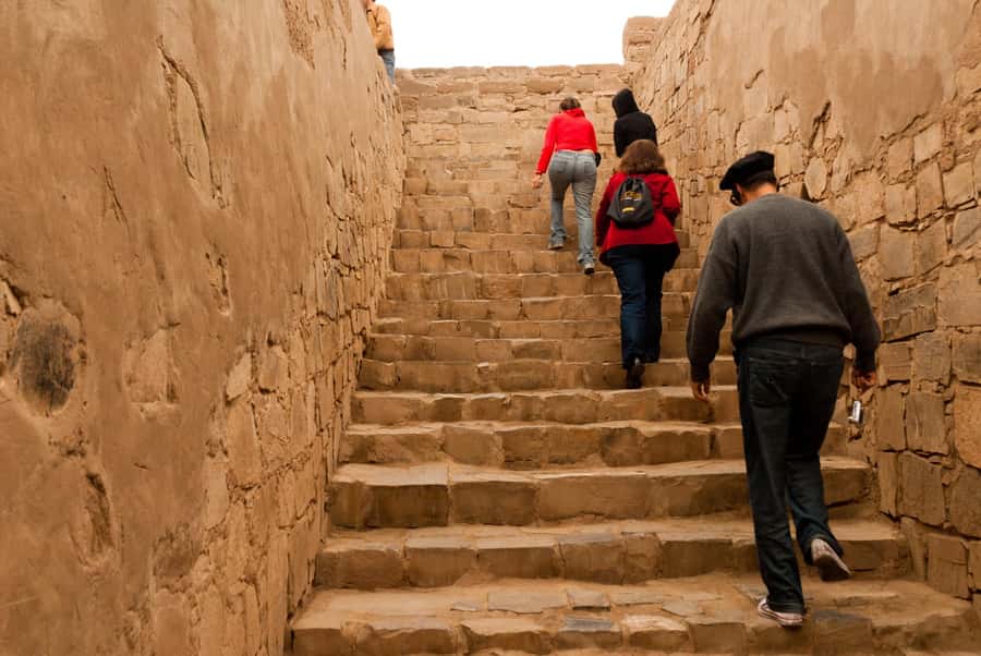 Lima: Barranco and Temple of Pachacamac Half Day Tour - Pickup, ride times, and the Barranco loop (Main Square, Bridge of Sighs, Lowered Baths)