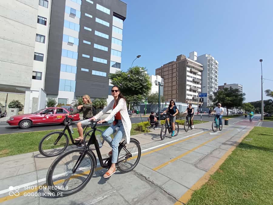 Lima Bike Tour: La Costa Verde & Jesus Statue in Chorrillos - Getting set up at GoGo Biking in Miraflores