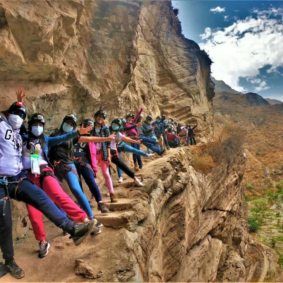 Lima: Cañon de Autisha | Explore the Center of the Earth - The safety-first start: gear handout and Spanish instructions