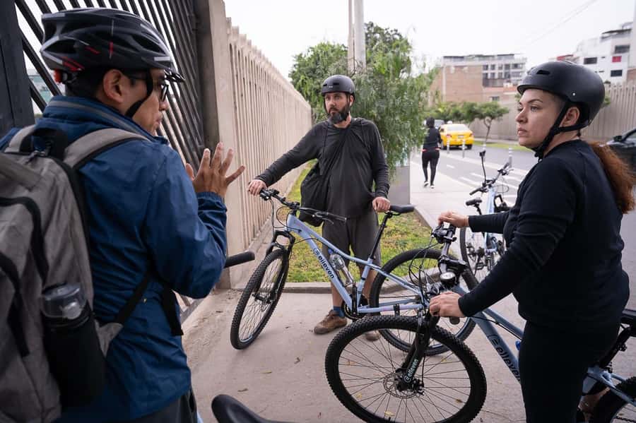 Lima: City biking - Miraflores to Barranco: Boardwalk Views and Urban Art After Dark