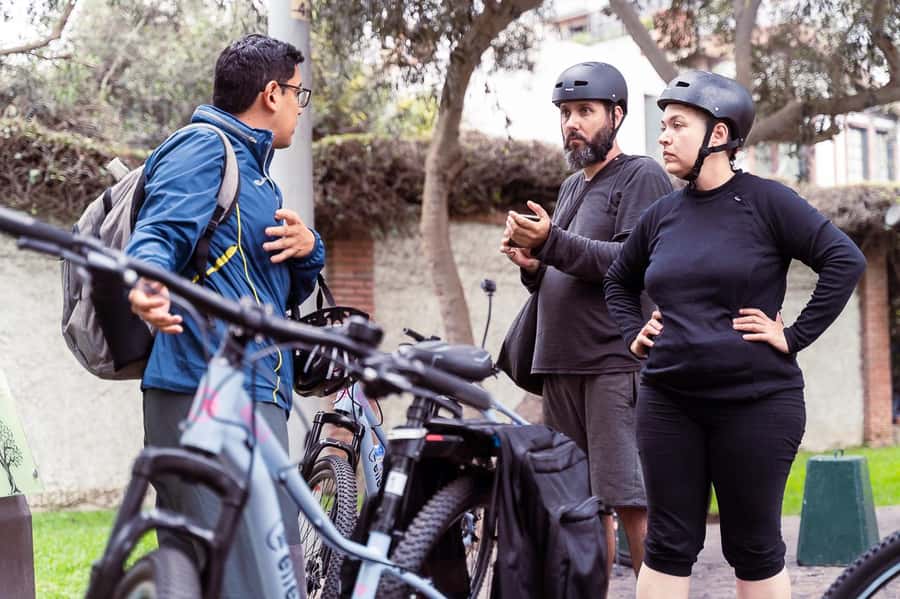Lima: City biking - Meeting at Terrua Cafeteria and the Safety Setup