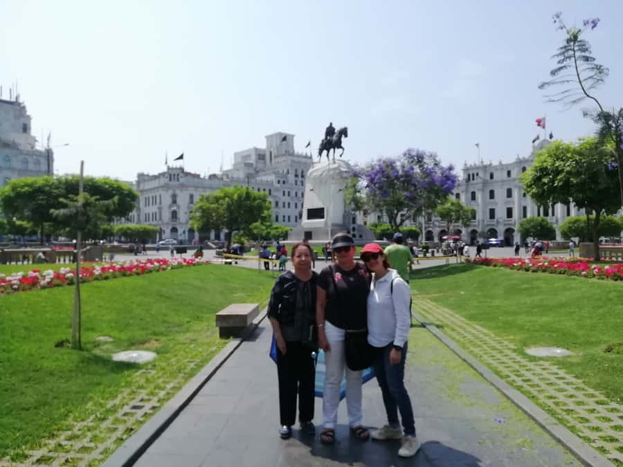 Lima: City Highlights Small Group Tour - Guides make or break the historic-center experience
