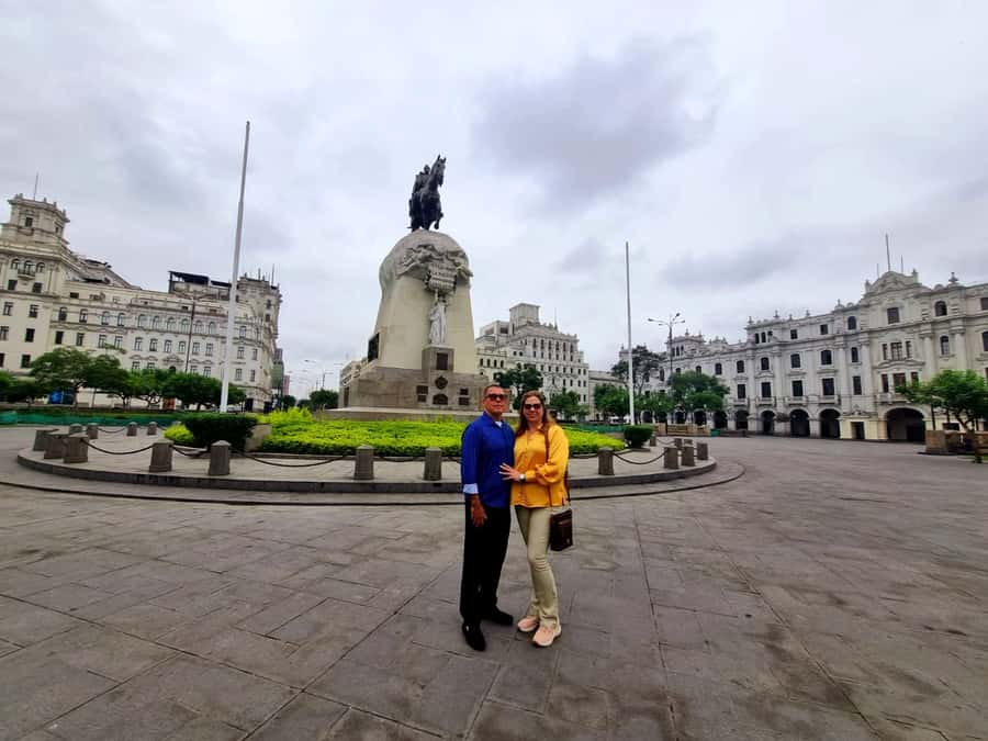 Lima: City Highlights Walking Tour & Catacombs - House of Peruvian Literature: A Short Stop With a Helpful Shortcut
