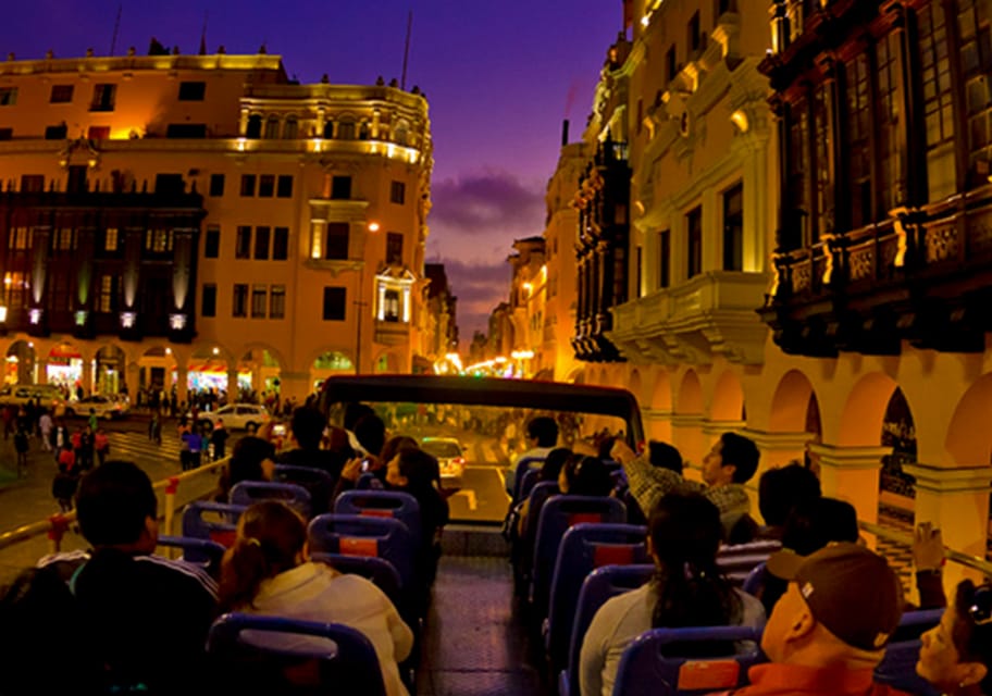 Lima : City tour 360° Panoramic bus - Sightseeing Tour - Entering the Historic Center: Plaza San Martín to Plaza Mayor