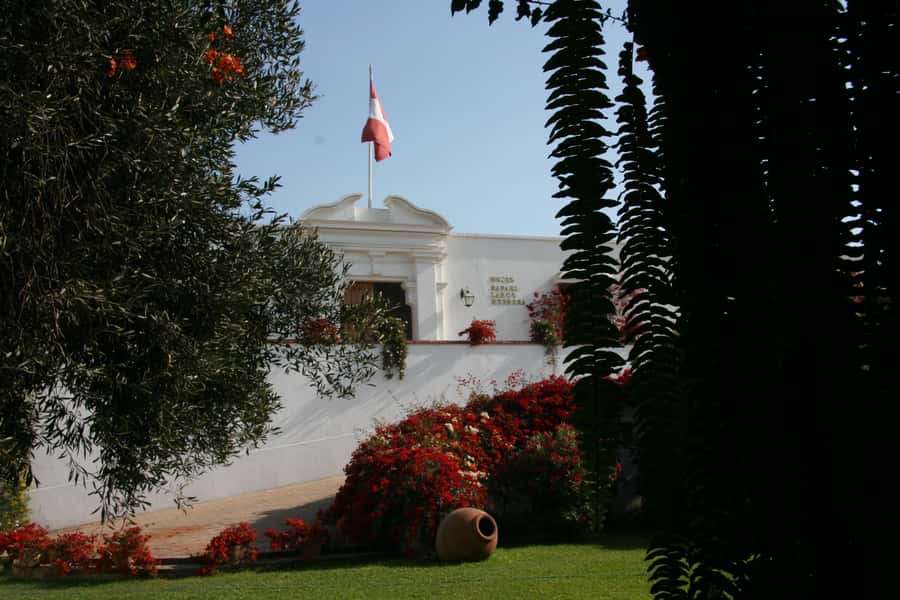 Lima: Half-Day Private Lima City Tour and Larco Museum - Main Square and Lima Cathedral: Spanish Empire at Street Level