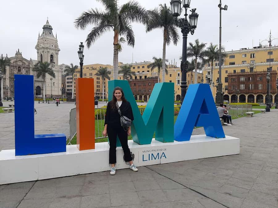 Lima: Historic Downtown, Miraflores & Catacombs Private Tour - Lima’s Main Square Area: Palaces, Cathedral, and Power Lines