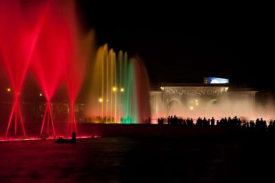 Lima: Magic Water Circuit with Dinner - The 262-ft jet and the park’s water reuse: cool spectacle with an eco angle