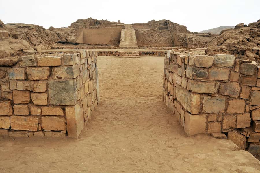 Lima: Pre-Inca Temple of Pachacamac - Getting to Pachacamac: pickup options and the 80-minute van ride