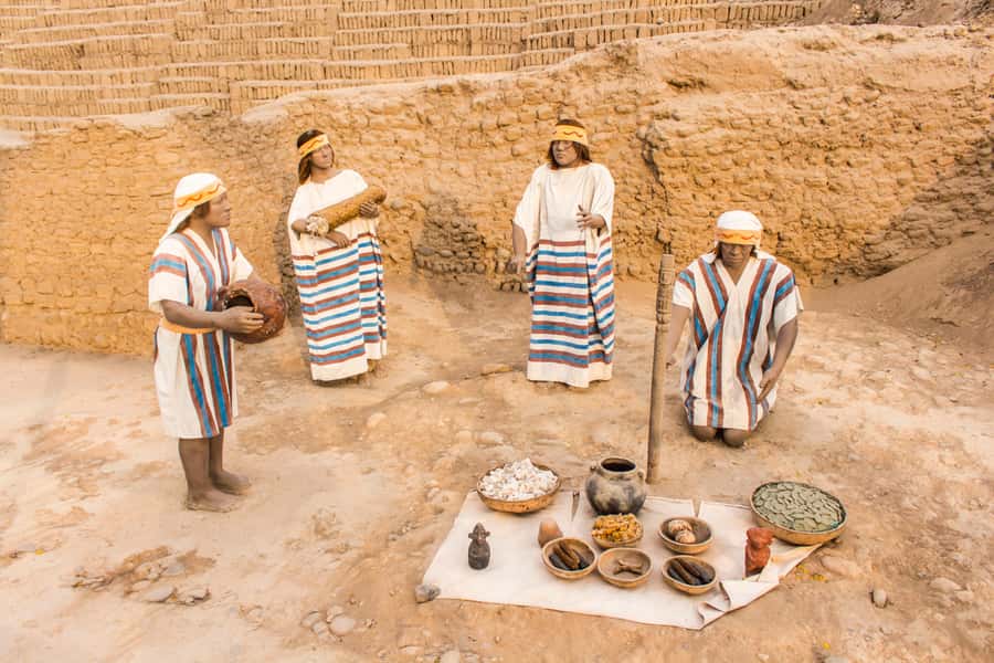 Lima: Private Tour to Huaca Pucllana and Huaca Mateo Salado - Walking through ceremonial layers at Huaca Mateo Salado