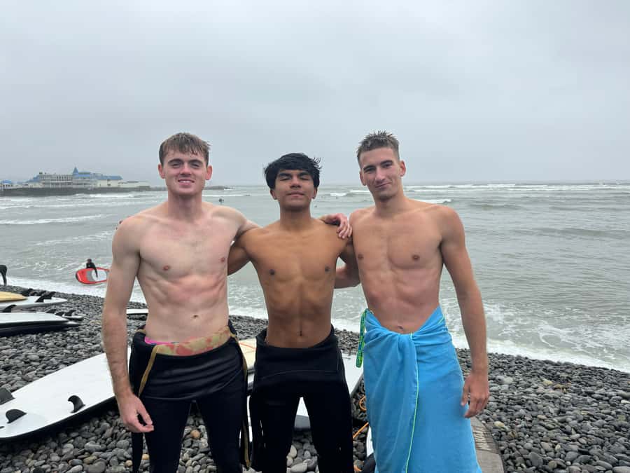 Lima: Surf Class with Equipment and Instructor - Miraflores Beach: Your Launchpad for Surfing in Lima