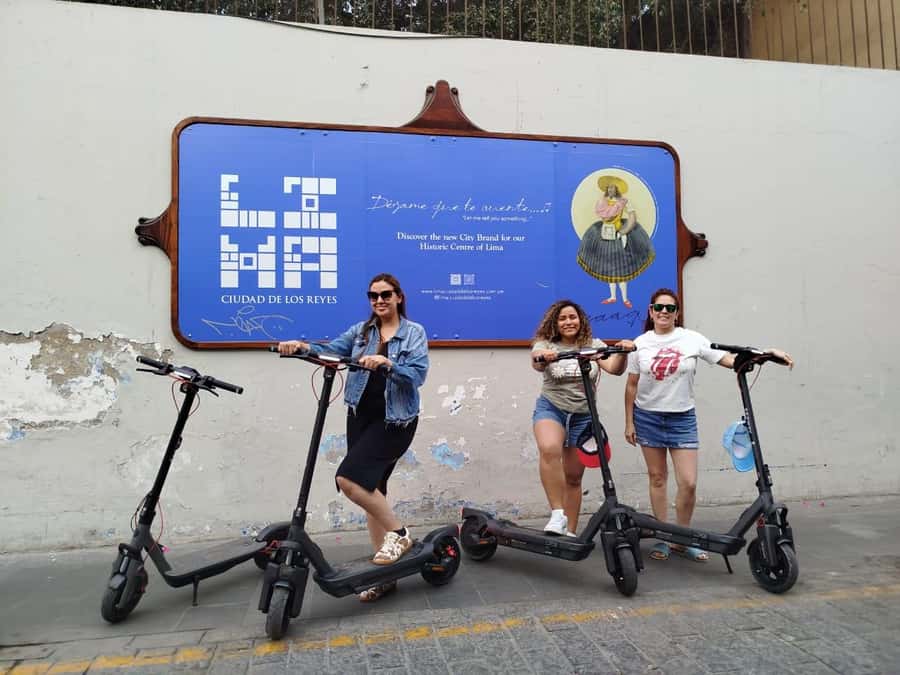 Lima: The Charm of Barranco & Pre Inca Pyramid in Miraflores - Meeting point and start: what your first 20 minutes feel like