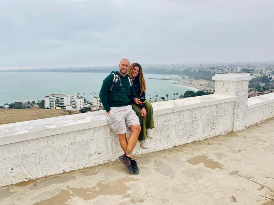 Lima: Tour in Miraflores, San Isidro, Barranco & Chorrillos - Huaca Pucllana and Kennedy Park: ancient adobe right inside the city