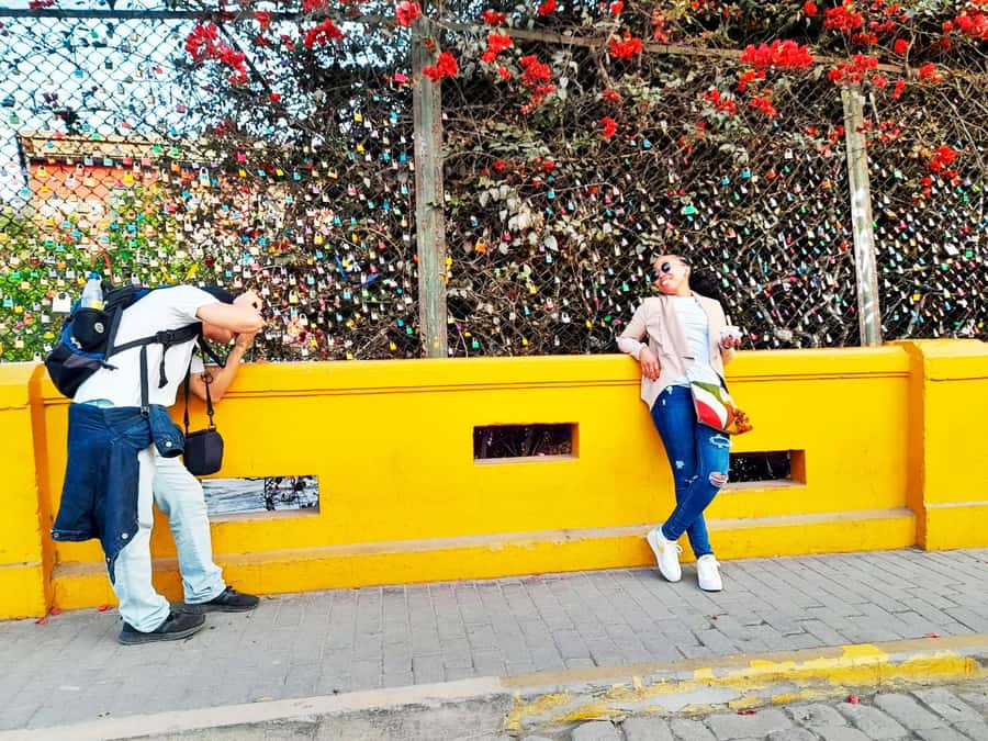 Lima: Tour in Miraflores, San Isidro, Barranco & Chorrillos - Miraflores at Parque del Amor: mosaics plus Pacific-facing views