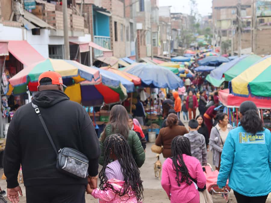 Lima: Villa El Salvador Shanty Town Tour - Community kitchen visits and daily support you can see