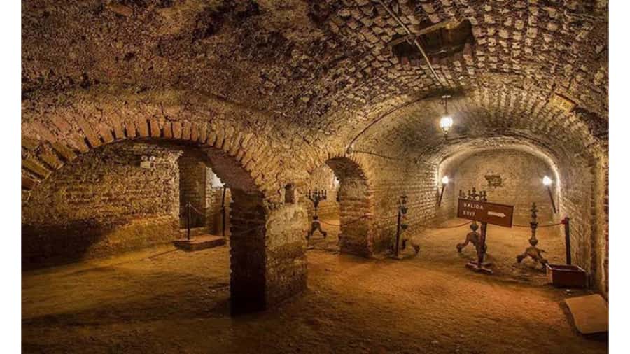 LIMA WALKING TOUR CATACOMBS FROM MIRAFLORES, HISTORICAL CENTER, WINES+BUS - Plaza Mayor and Lima Cathedral: the big political nerve center