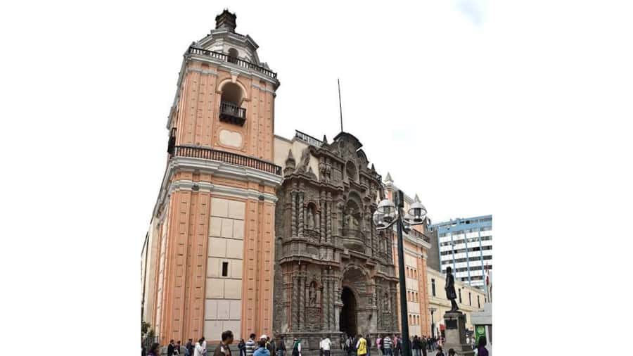 LIMA WALKING TOUR CATACOMBS FROM MIRAFLORES, HISTORICAL CENTER, WINES+BUS - Santo Domingo to San Francisco: walking the path that Lima took