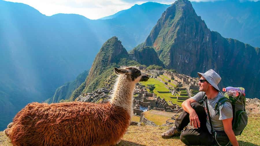 Machu Picchu: 1-day tour by Vistadome Panoramic train - Cusco at 04:00: How this tour makes the timing work