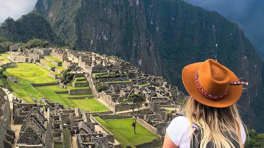 Machu Picchu: 1-day tour by Vistadome Panoramic train - Return by Vistadome: sunset energy and the long ride back to Cusco