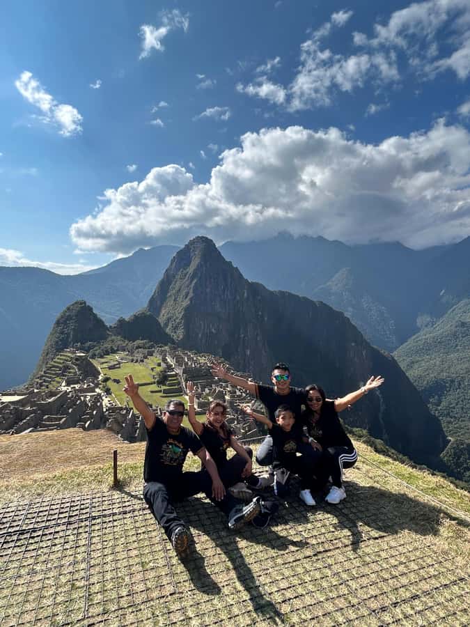 Machu Picchu: Private Tour Guide Service for up to 15 people - Private guide for up to 15: what it changes at Machu Picchu