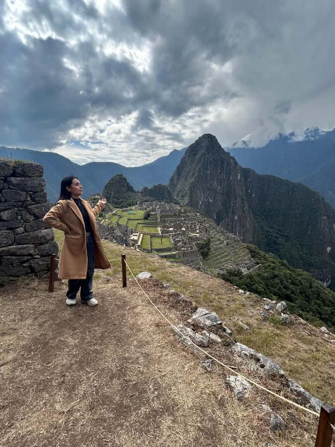 Machu Picchu: Private Tour Guide Service for up to 15 people - The included landmarks: terrace photos, Three Windows, Sun Temple, and the hydraulic system