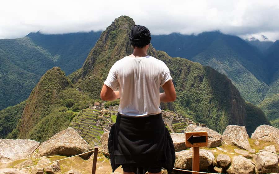 Machupicchu tour by tourist train in 2 days - Cusco to Ollantaytambo: the train route sets the tone