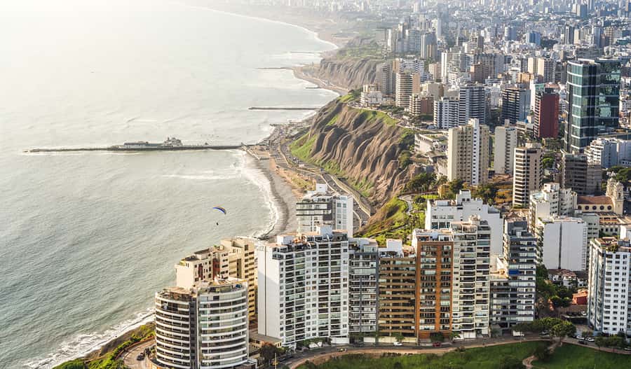 Miraflores & Barranco: Lima’s Modern and Bohemian Tour - Larcomar: Ocean Views and Food Potential (Even If You Don’t Eat)