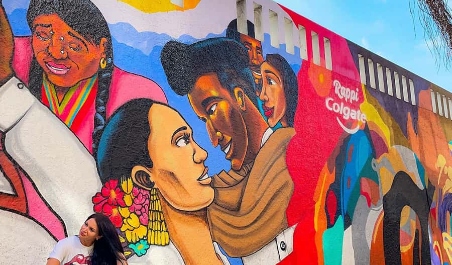 Miraflores & Barranco: Lima’s Modern and Bohemian Tour - Crossing Into Barranco: The Bohemian Shift