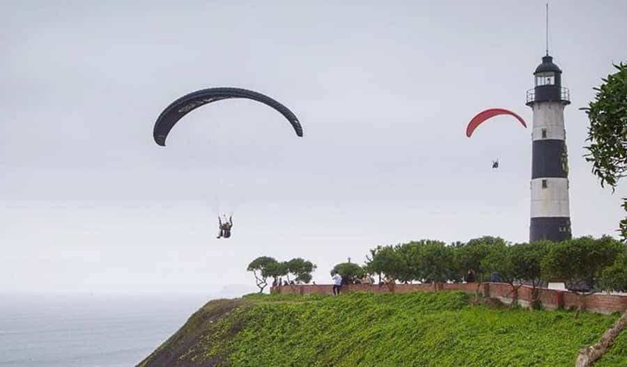 Miraflores & Barranco: Lima’s Modern and Bohemian Tour - Municipal Park, Bridge of Sighs, and Plaza Chabuca Granda