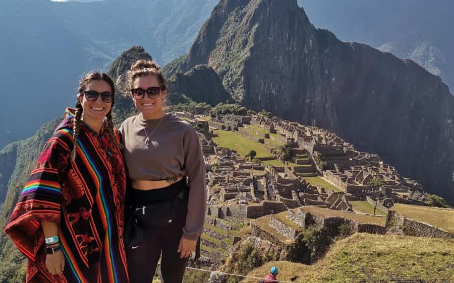 Peru in 5 days: Lima, Cusco, Machupicchu & Rainbow Mountain - Machu Picchu by train and bus: what the day actually feels like