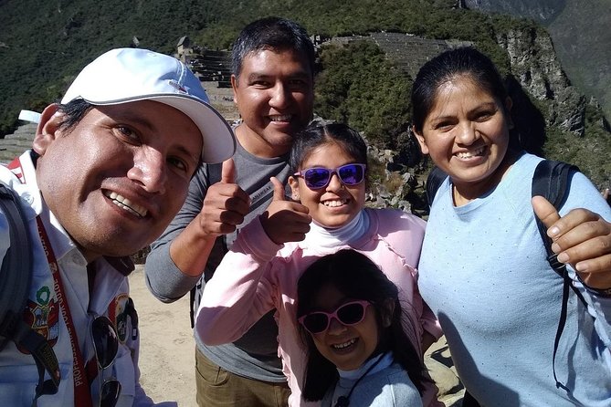 Private Tour Guide in Machupicchu from Aguas Calientes. - Getting to Machu Picchu from Aguas Calientes: the 25-minute bus ride