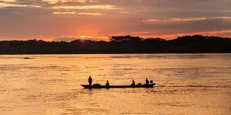 Puerto Maldonado: 3-hour sunset boat ride - Nightfall along the banks: bats, caimans, and capybaras