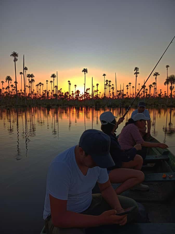 Puerto Maldonado: Lake Yacumama sunset and piranha fishing - On the Water: The Boat Cruise Where Dusk Changes Everything